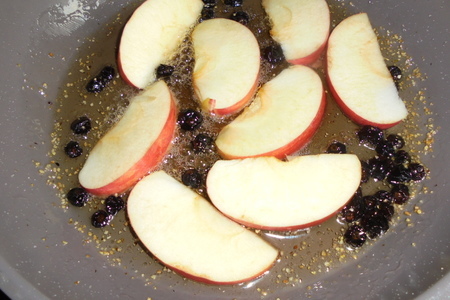 Филе индейки с яблоками, запеченными в соусе бешамель #блюдосизюминкой: шаг 2