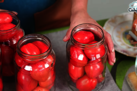 Маринованные в меру сладкие помидоры на зиму, без стерилизации: шаг 1