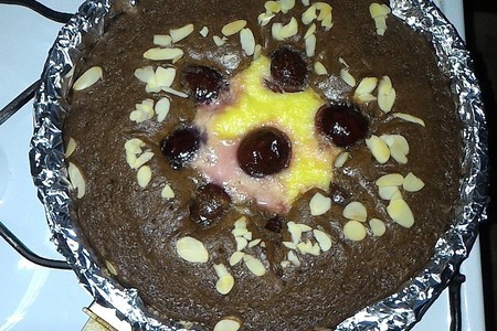 Шоколадный пирог с творогом и сливами: шаг 10