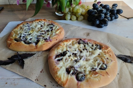 Пицца с сулугуни и виноградом: шаг 7