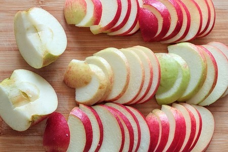 Пирог с яблоками и грецкими орешками : шаг 7