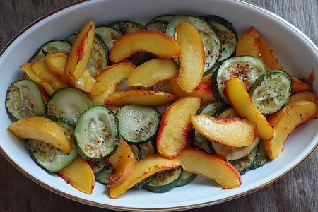 Теплый салат с цукини и персиками: шаг 7