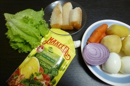Салат "мимоза" с копченым палтусом, зеленым салатом и майонезом махеевъ: шаг 1