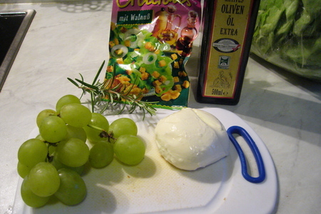 Моцарелла с виноградом и крутонами: шаг 1
