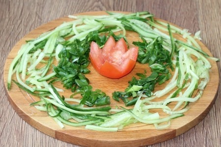 Постный салат из капусты и зеленого горошка: шаг 3