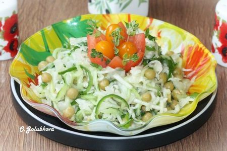 Постный салат из капусты и зеленого горошка: шаг 6