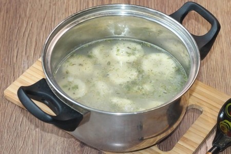 Галушки с жареным луком и грибным соусом: шаг 15