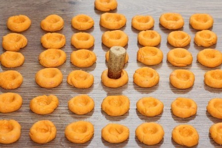 Морковные "пуговицы" с ореховым соусом: шаг 7