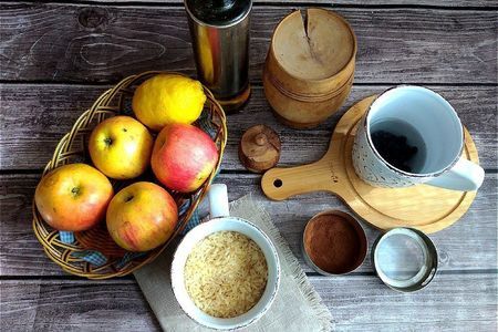 Каша рисовая фруктовая с мёдом и корицей : шаг 1