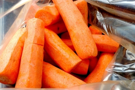 Морковь по-корейски с луком: шаг 1