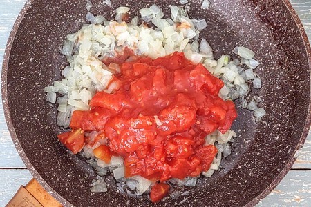 Пельменный рулет с картофелем и томатным соусом: шаг 12