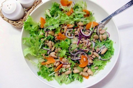 Салат с тунцом и белой фасолью: шаг 7