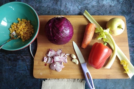 Салат с краснокочанной капустой: шаг 1