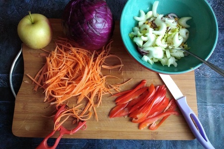 Салат с краснокочанной капустой: шаг 2
