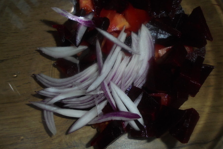 Салат со свеклой, помидорами и вяленой клюквой: шаг 4