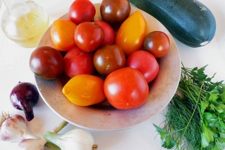 Закуска из кабачков с помидорами, чесноком и зеленью: шаг 1