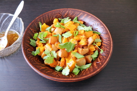 Тёплый салат из тыквы и айвы с зирой: шаг 5
