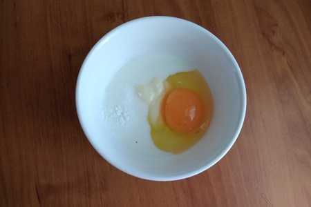 Яйцо - пашот с колбасой в кляре: шаг 1