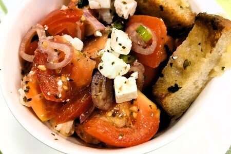 Салат из помидоров к шашлыку “средиземноморский”: шаг 6