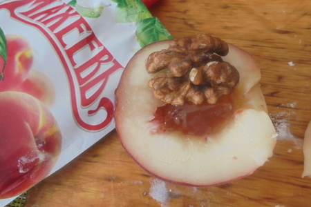 Персики с грецкими орехами и джемом #махеевъ в тесте: шаг 6