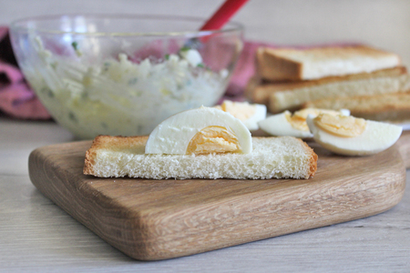 Закрытые бутерброды с яичным салатом с майонезом #махеевъ: шаг 9