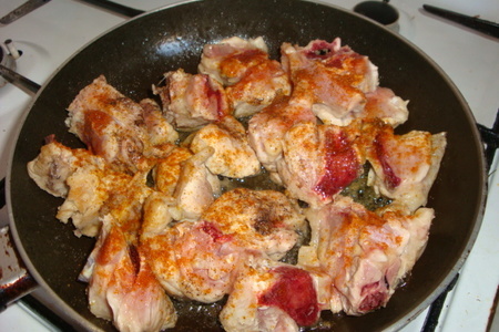 Курица с ветчиной и овощами в горшочке: шаг 5