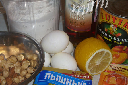Ореховый пирог с персиками: шаг 1