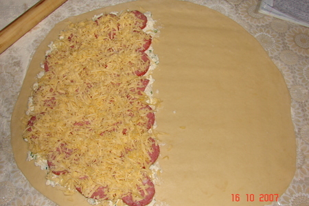 Пирог с салями и сыром.: шаг 3