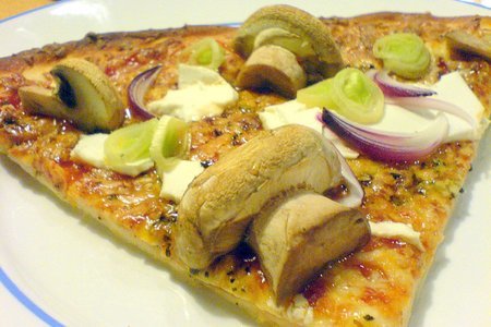 Pizza vegetariana con funghi e fetta - пицца вегетарианская с грибами и брынзой: шаг 4
