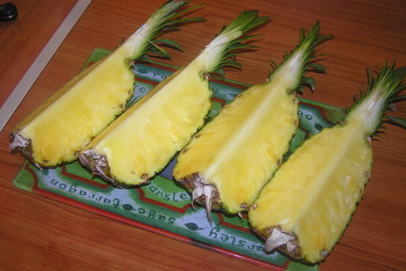Лодочки из ананаса: шаг 1