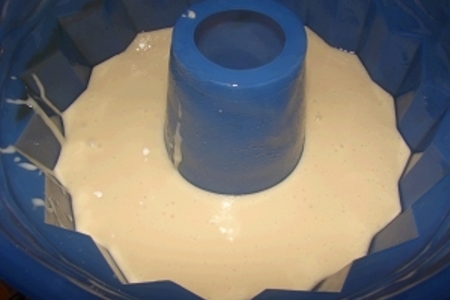 Кекс "воздушный" ( на сгущённом молоке и крахмале): шаг 2