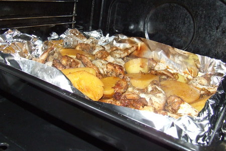 Куриные крылья  в остром маринаде приготовленные с картошкой: шаг 2