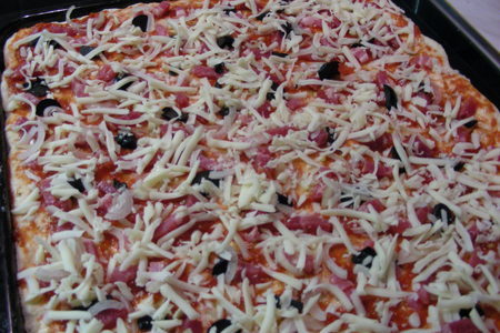 Пицца с грудинкой  и оливками: шаг 1