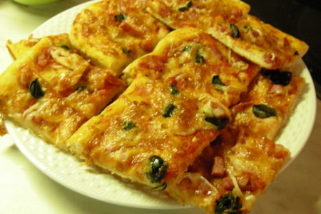Пицца с грудинкой  и оливками: шаг 3