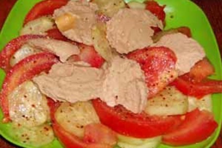 Салат из печени минтая с помидорами: шаг 2