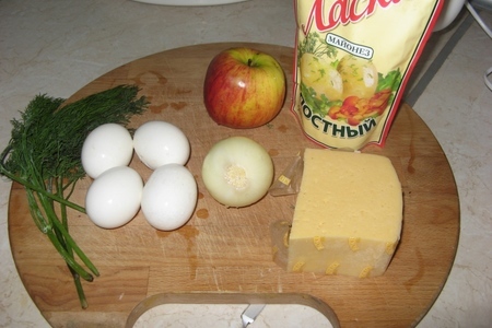 Салат с сыром и яблоком: шаг 1