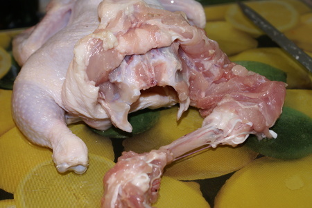 Курица без костей фаршированная фисташками и телятиной с фруктами: шаг 3