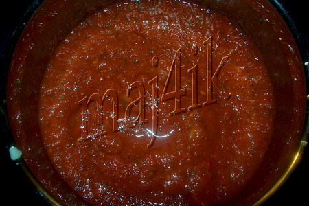 Сочные рулетики из куриной грудки в томатно-винном соусе да под сливочно-сырной шапкой: шаг 3