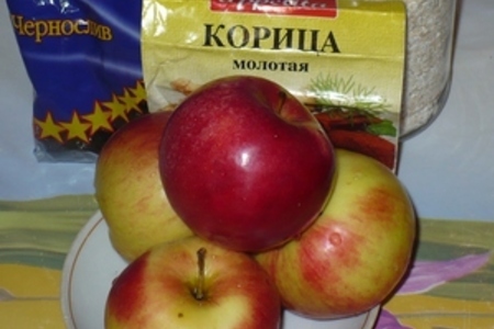 Яблоки, запеченные с черносливом и овсянкой: шаг 1