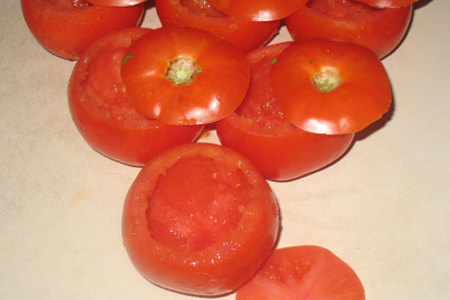 Печёные помидоры с курицей и яйцом: шаг 1
