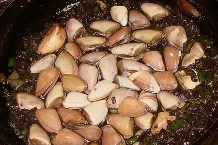 Паста с морскими ракушками ( berberechos) и чернилами кальмара: шаг 4