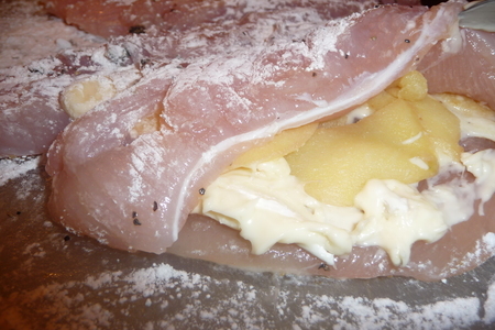 Куриная грудка с яблоком и сыром brie.: шаг 1