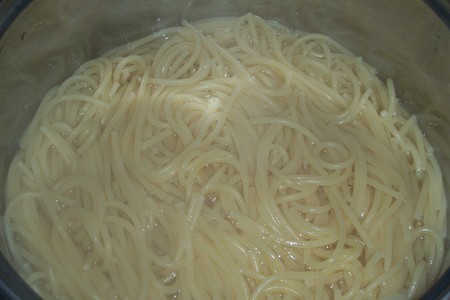 Спагетти в сливочном соусе и сыром пармезан: шаг 3