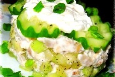 Салат из огурцов и творога с копчёной скумбрией: шаг 1