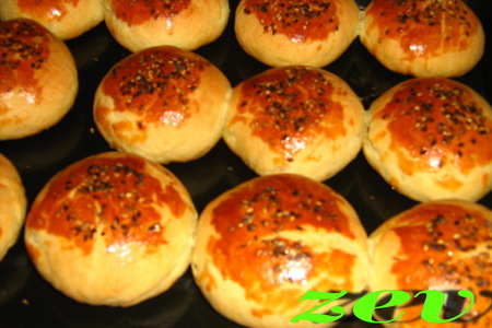 Погоча - турецкие булочки с сыром и кунжутом: шаг 7