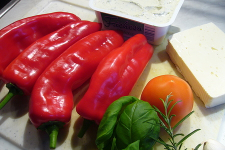 Перцы, запеченные со смесью сыров и зелени: шаг 1