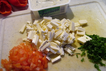 Перцы, запеченные со смесью сыров и зелени: шаг 2