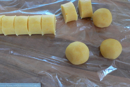 Ореховые шарики (печенье с орехом и персиковым вареньем): шаг 6