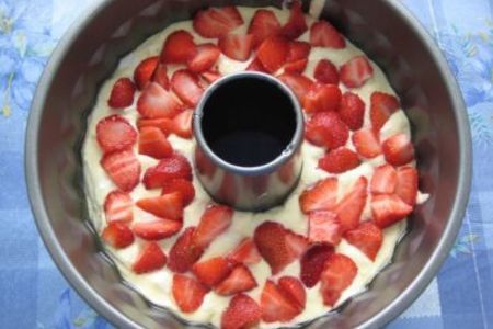 Творожно-манный пудинг с ягодами: шаг 1