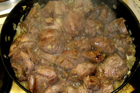 Пикантное мясо индейки с артишоками и оливками: шаг 4